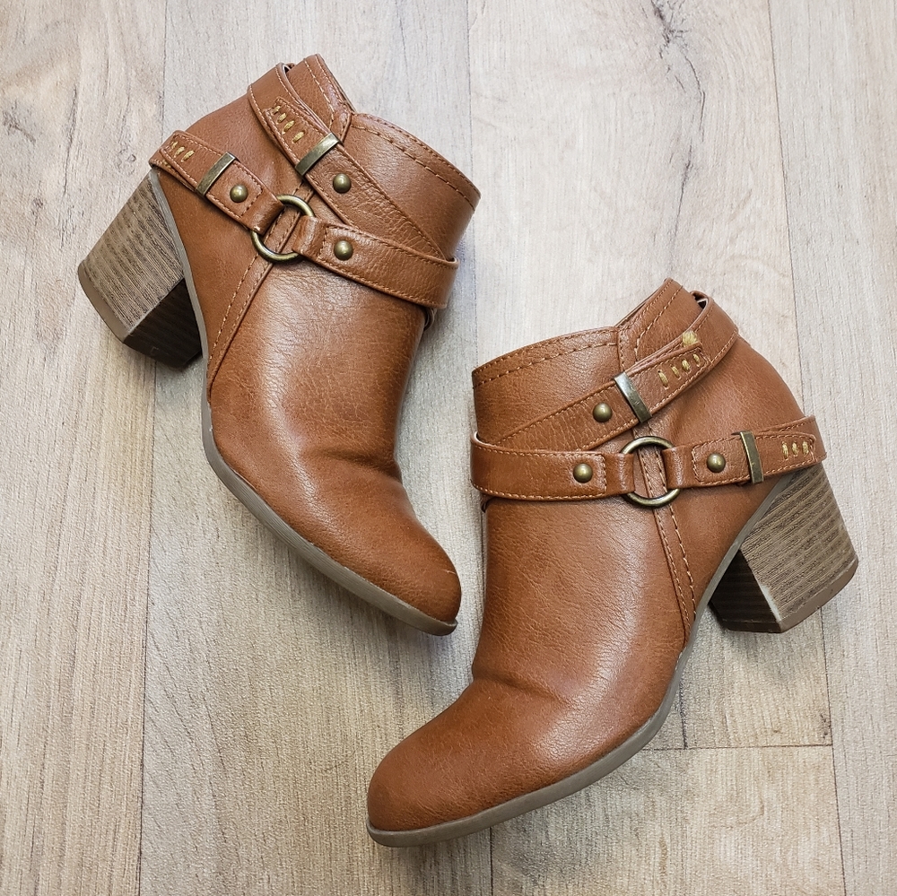 Indigo Rd. Camel Block Heel Ankle Boots Size 6